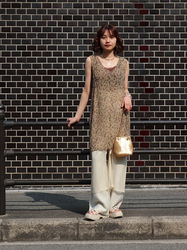 総柄ノースリーブブラウス | COQULE Online Shop